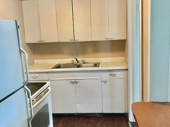 Large Kitchen with Plenty of Space.