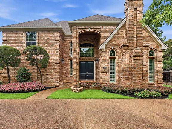 2nd image of 3207 Saint Albans Cir