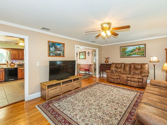 2nd image of 21 Whitegate Rd