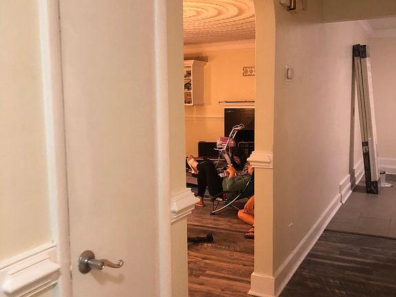 3rd image of 1531 Cowand Ave