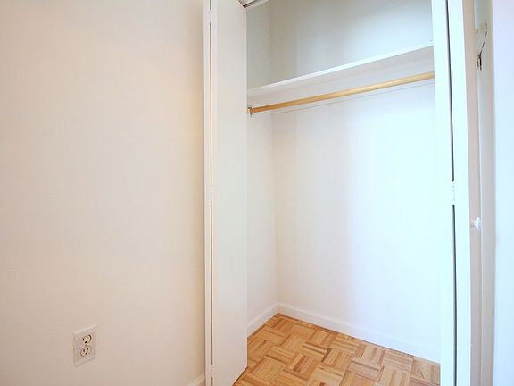 5th image of 301 W 21st St #5E