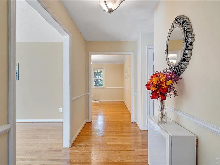 405 Oakland Cir — Photo 4