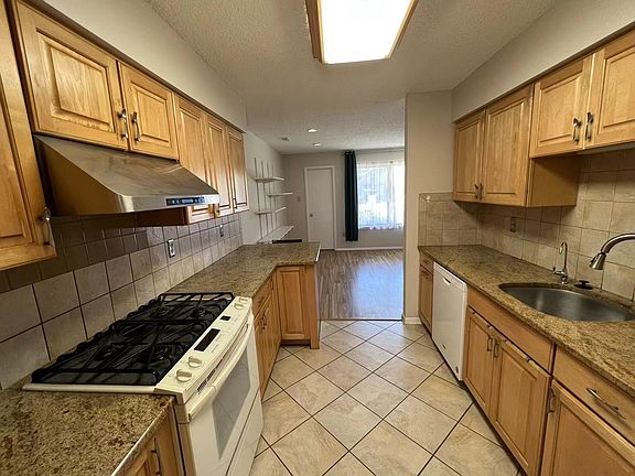 3rd image of 245 Hampshire Dr