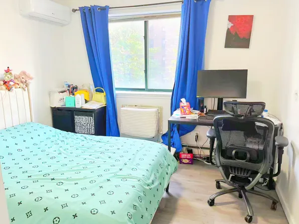 41-33 Parsons Boulevard image 9 of 11