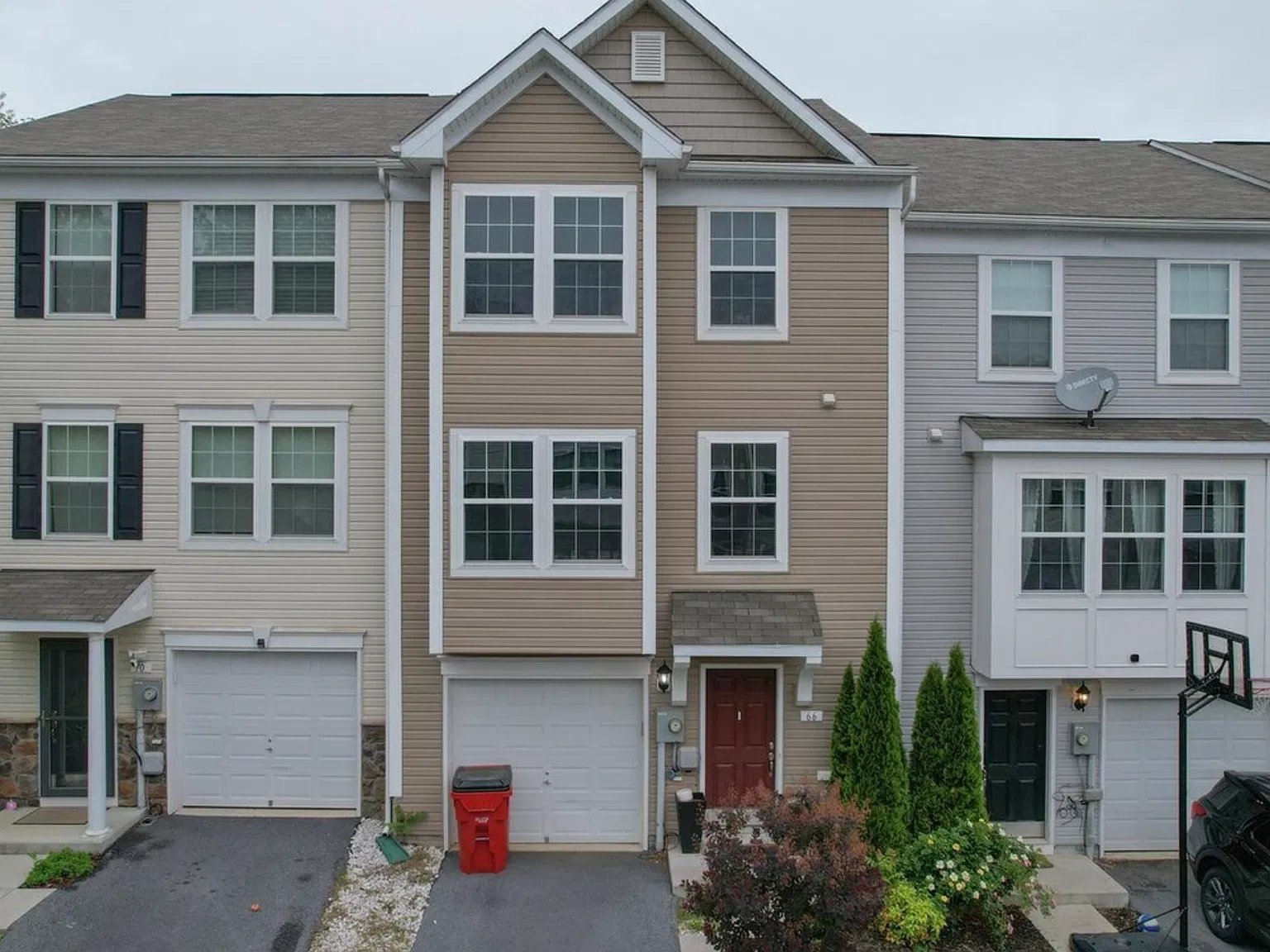 3 bed, 2346 sqft, $1,950 — Photo 1