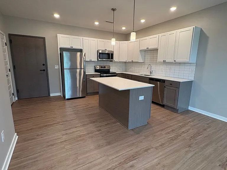 Level at Village Gardens — Photo 64