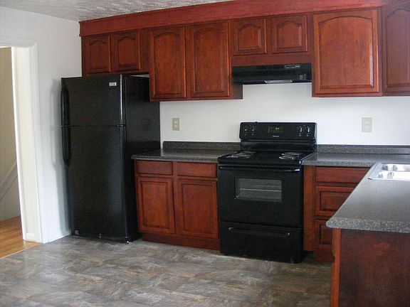 3rd image of 506 Grand Ave