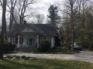 221 Erkwood Dr, Hendersonville, NC 28739