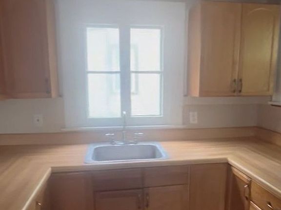 3rd image of 99 Cummings St