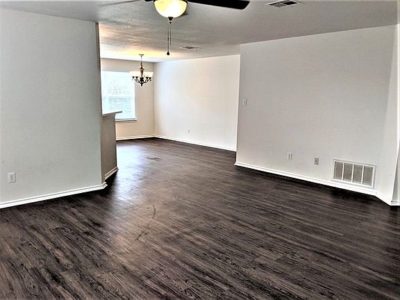 3rd image of 918 Churchill Farms Dr