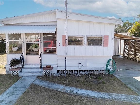 2nd image of 108 Coachlight Ln