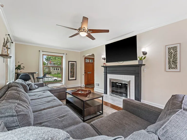 759 Laurel Ave — Photo 6