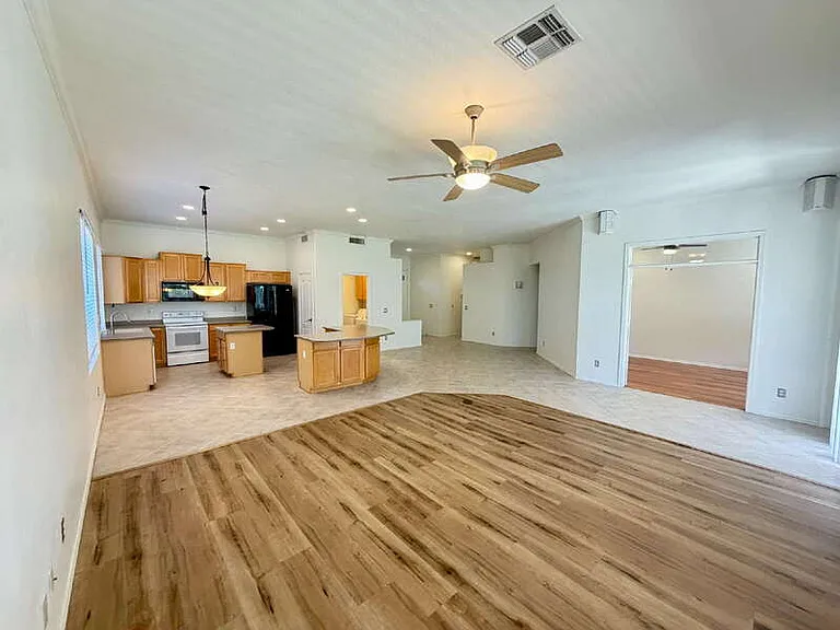 885 W Aloe Pl — Photo 7