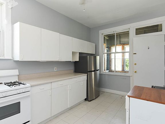 2nd image of 2135 W Thomas St Floor 3
