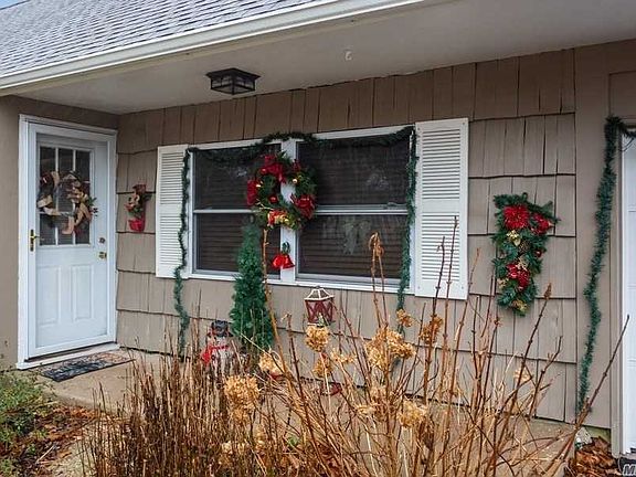 3rd image of 18 Blackpine Dr