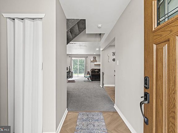 2nd image of 33 Phoenix Ct
