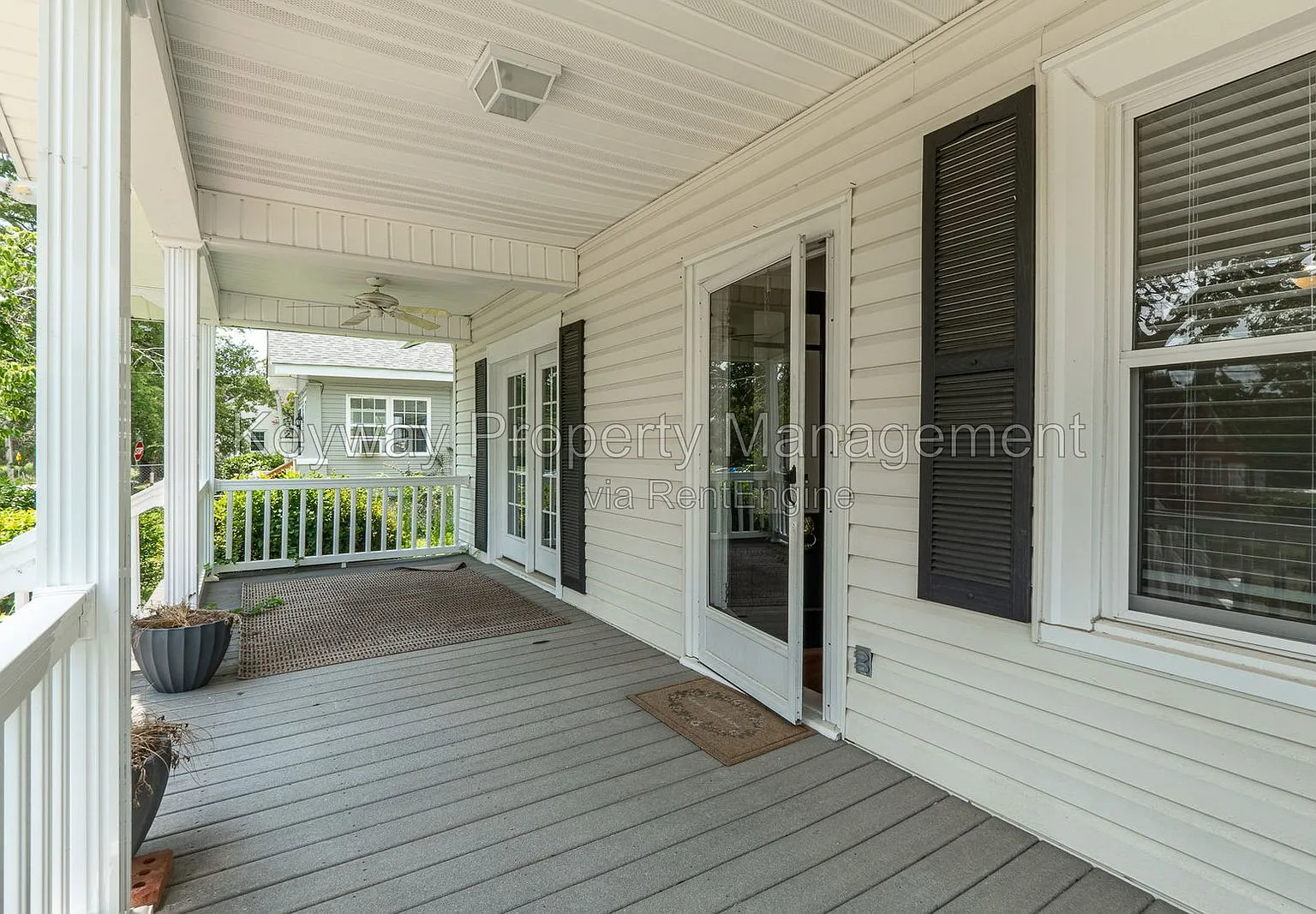 2 bed, 2.0 bath, 1204 sqft, $1,435 — Photo 2