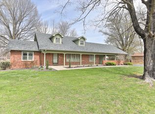 1319 E Lindon St, Bolivar, MO 65613