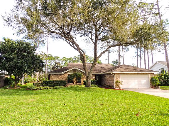 2nd image of 14 Carriage Creek Way