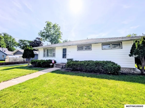 302 Patten Ave, Charles City, IA 50616
