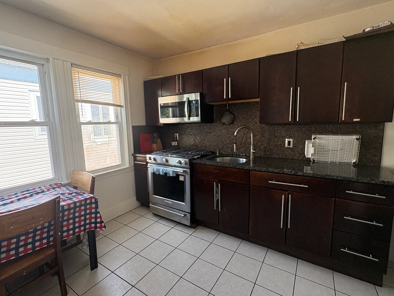 3 bed, 900 sqft, $2,500 — Photo 1