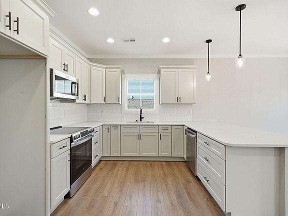 5th image of 564 Catalina Ct