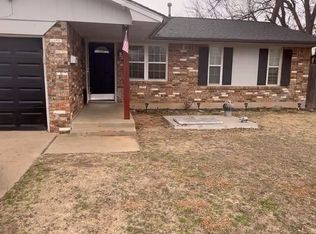 605 SW 10th St, Moore, OK 73160