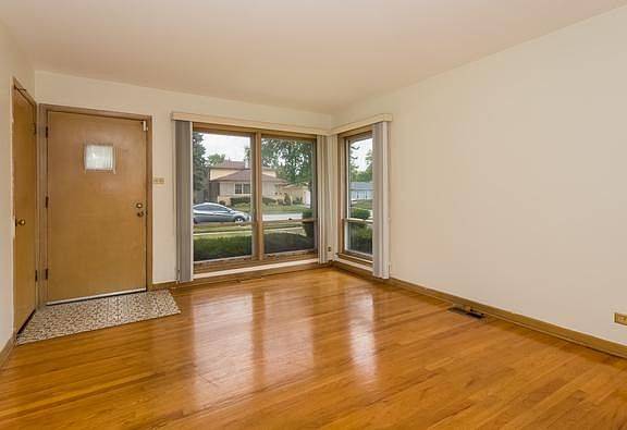 2nd image of 16038 University Ave