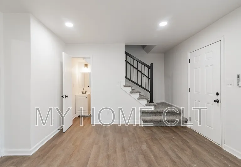 931 Cantwell St #1 — Photo 3