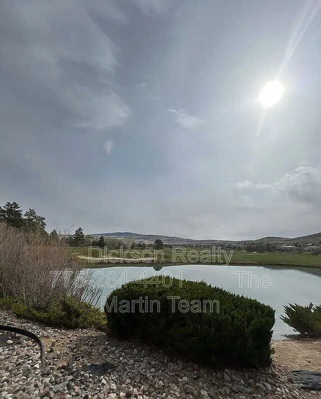 3 bed, 2.0 bath, 1330 sqft, $1,895 — Photo 2