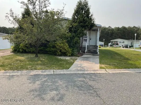 66 Pine Ridge Boulevard, Whiting, NJ 08759