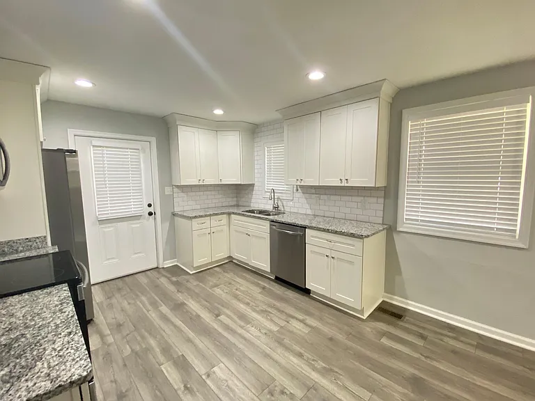 3509 Floyd St — Photo 4