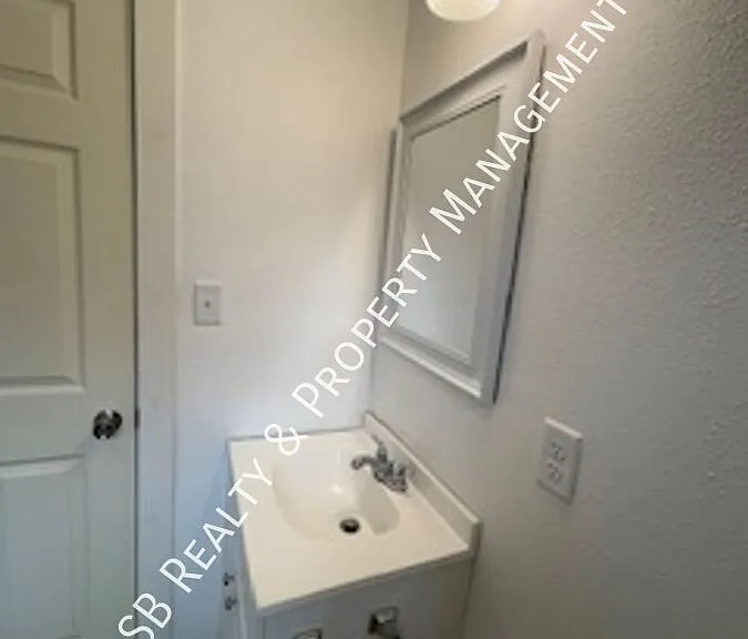 815 Park Ave #14 — Photo 16