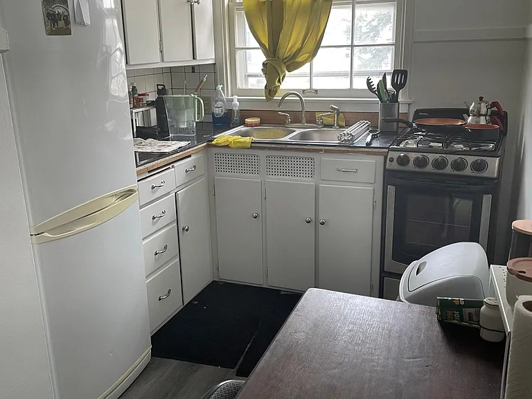 518 W Lakeside St #3 — Photo 3