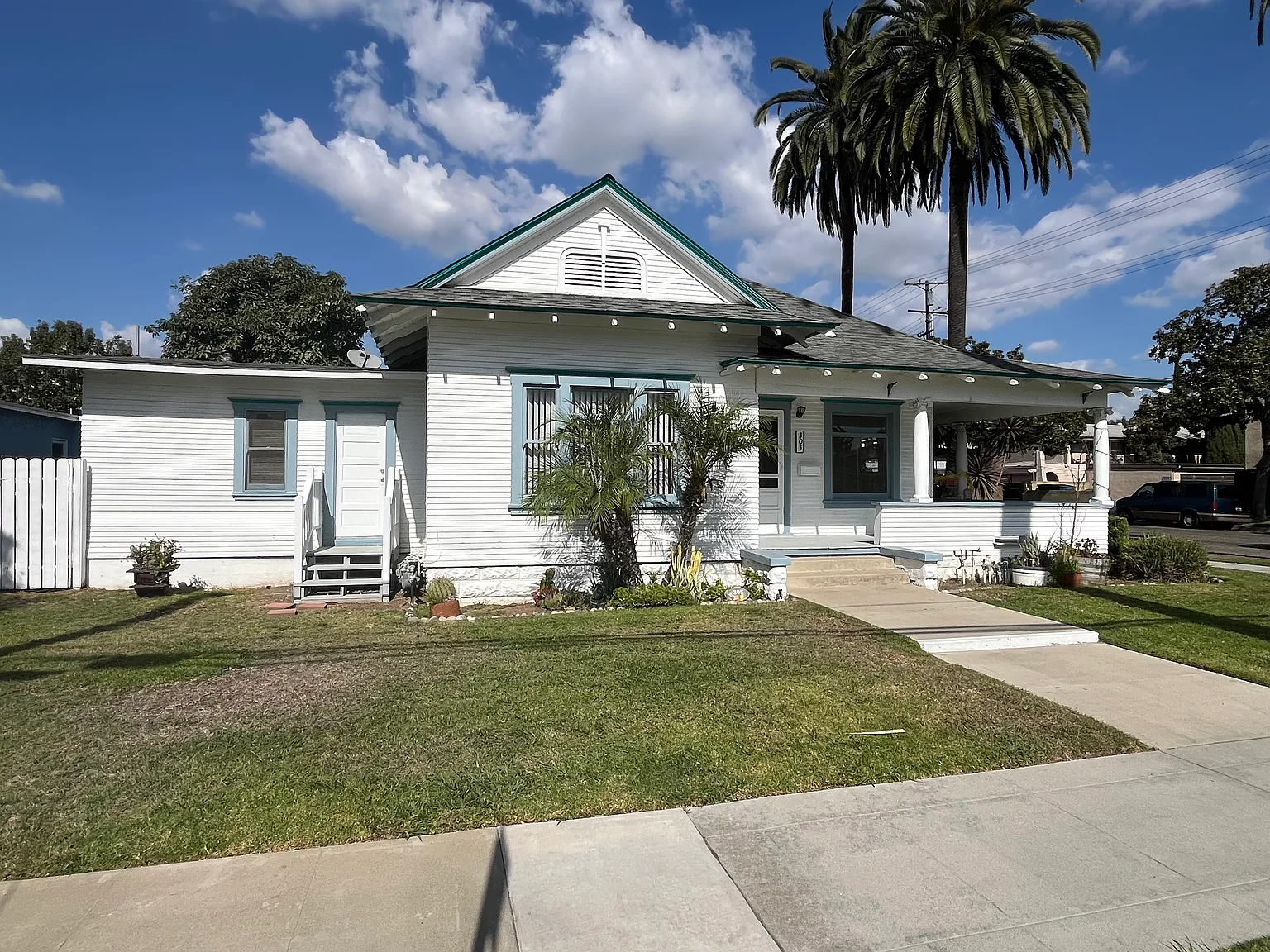 305 W Palmyra Ave — Photo 3