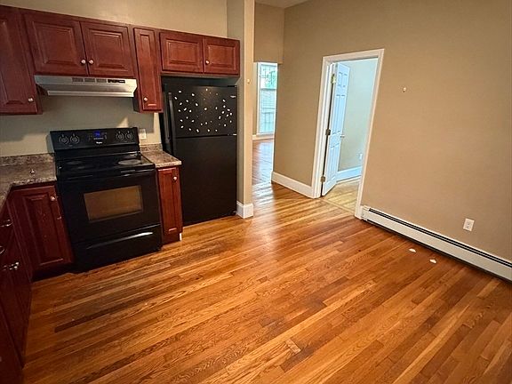2nd image of 32 Warren St Unit 1