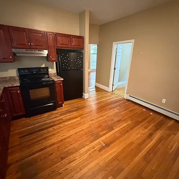 32 Warren St #1 — Photo 2