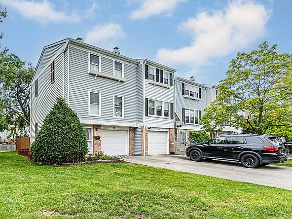 2nd image of 931 Banbury Ct