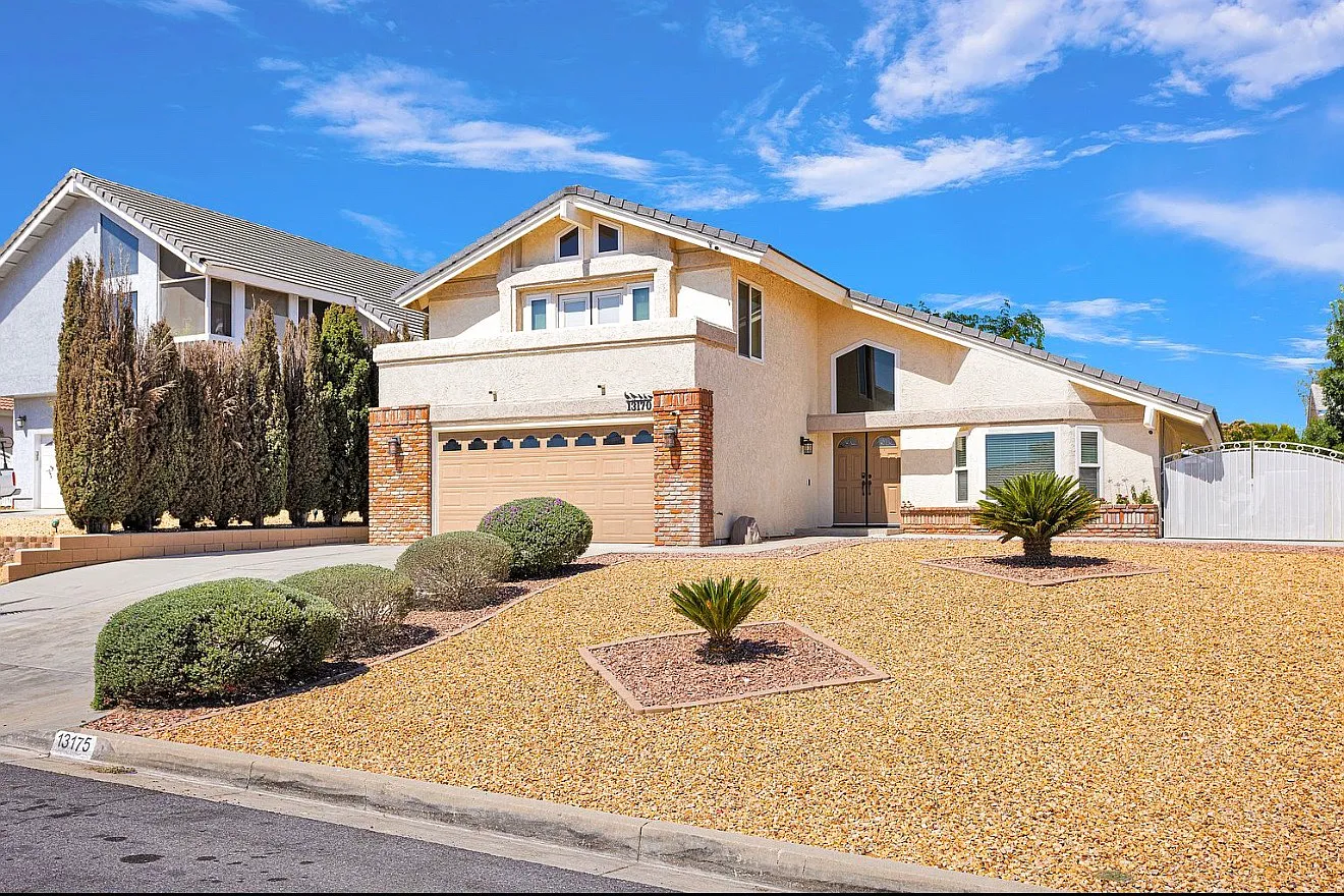 3 bed, 2275 sqft, $3,295 — Photo 2