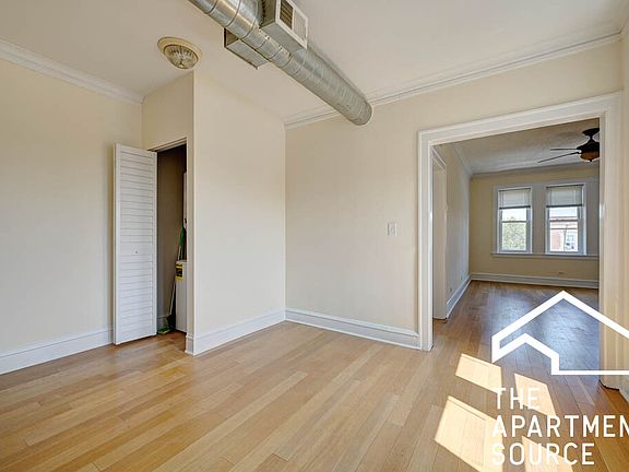 4th image of 2359 W Fullerton Ave #1