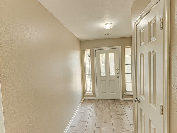 2nd image of 1523 Strasburg Cir
