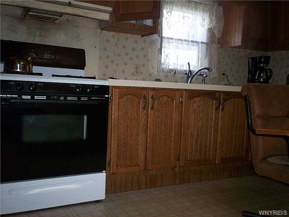 2nd image of 170 Burgundy Cir