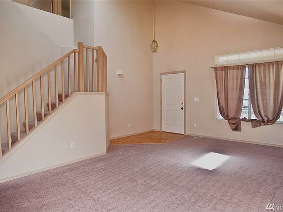 3rd image of 3404 Beth Ct NE