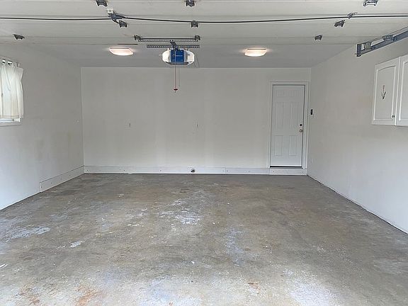 3rd image of 711 Coach House Dr