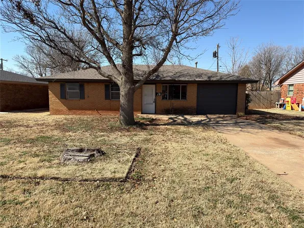 517 N 3rd St, Weatherford, OK 73096