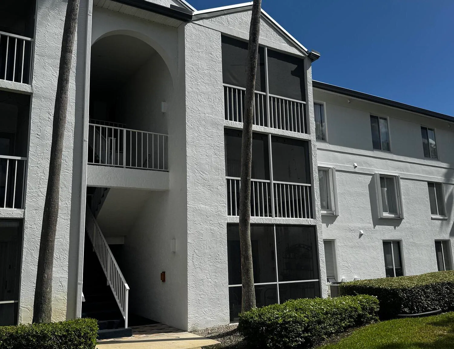 2 bed, 2.0 bath, 1018 sqft, $2,500 — Photo 2