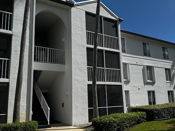 3rd image of 2502 SE Anchorage Cove #G-3