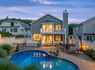 21 Sandy Hollow Rd, Port Washington, NY 11050