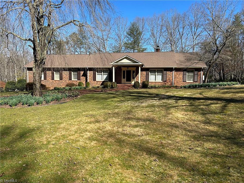 1st image of 450 Skyview Ln