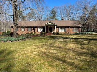 450 Skyview Ln, Mount Airy, NC 27030